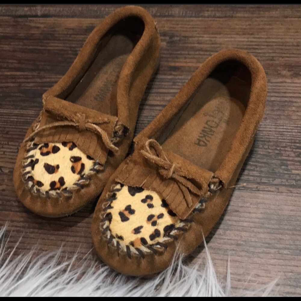 Girls Minnetonka Leopard Kitty Moccasins